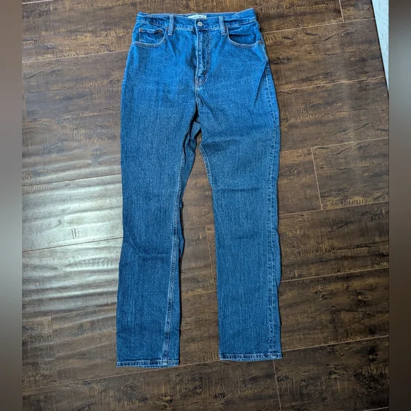 Abercrombie Curve Love High-Rise 90's Slim Straight Jeans - Picture 2 of 6